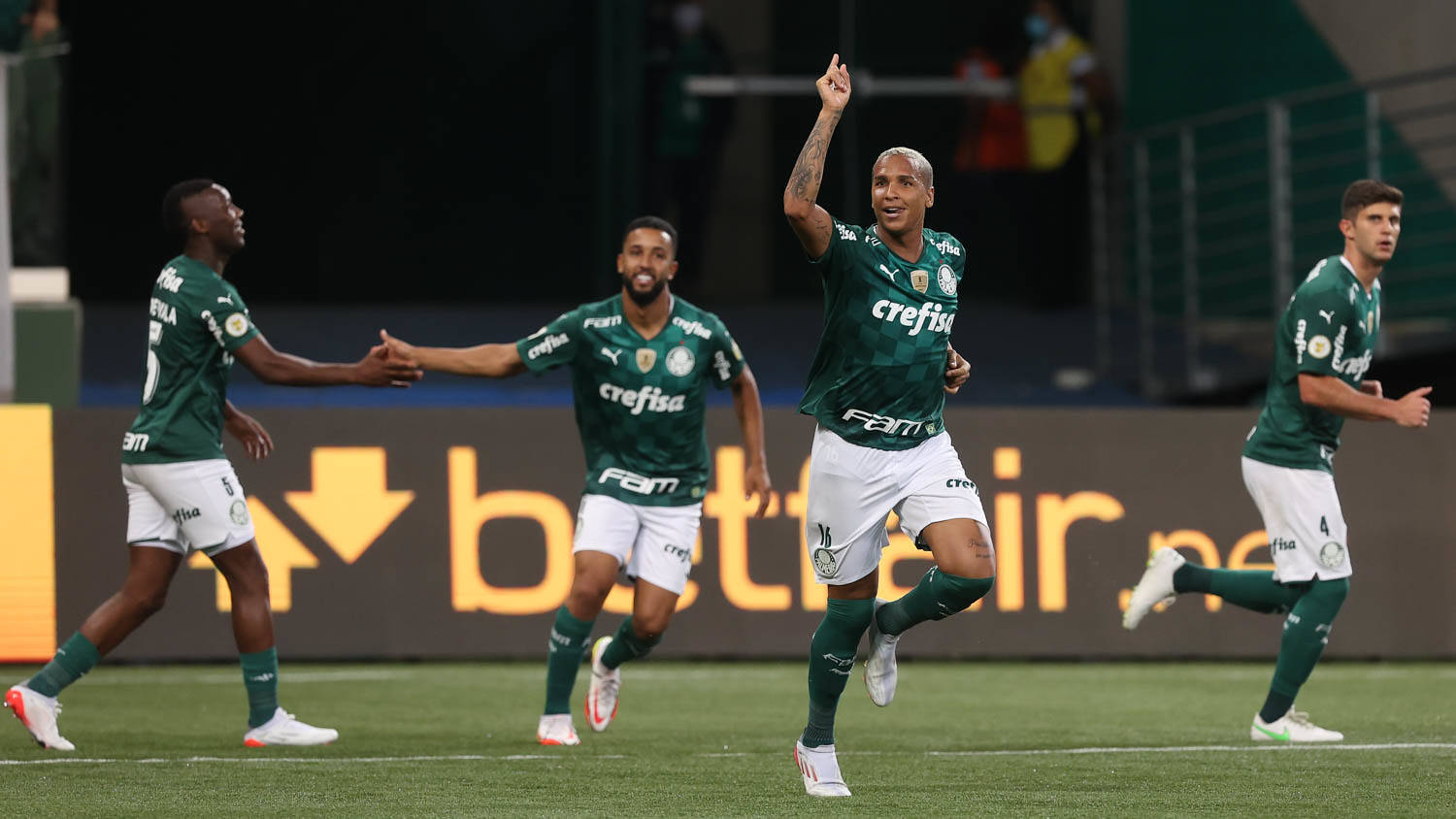 爱游戏官网-帕尔梅拉斯冲击冠军,锋线磨合进入关键期