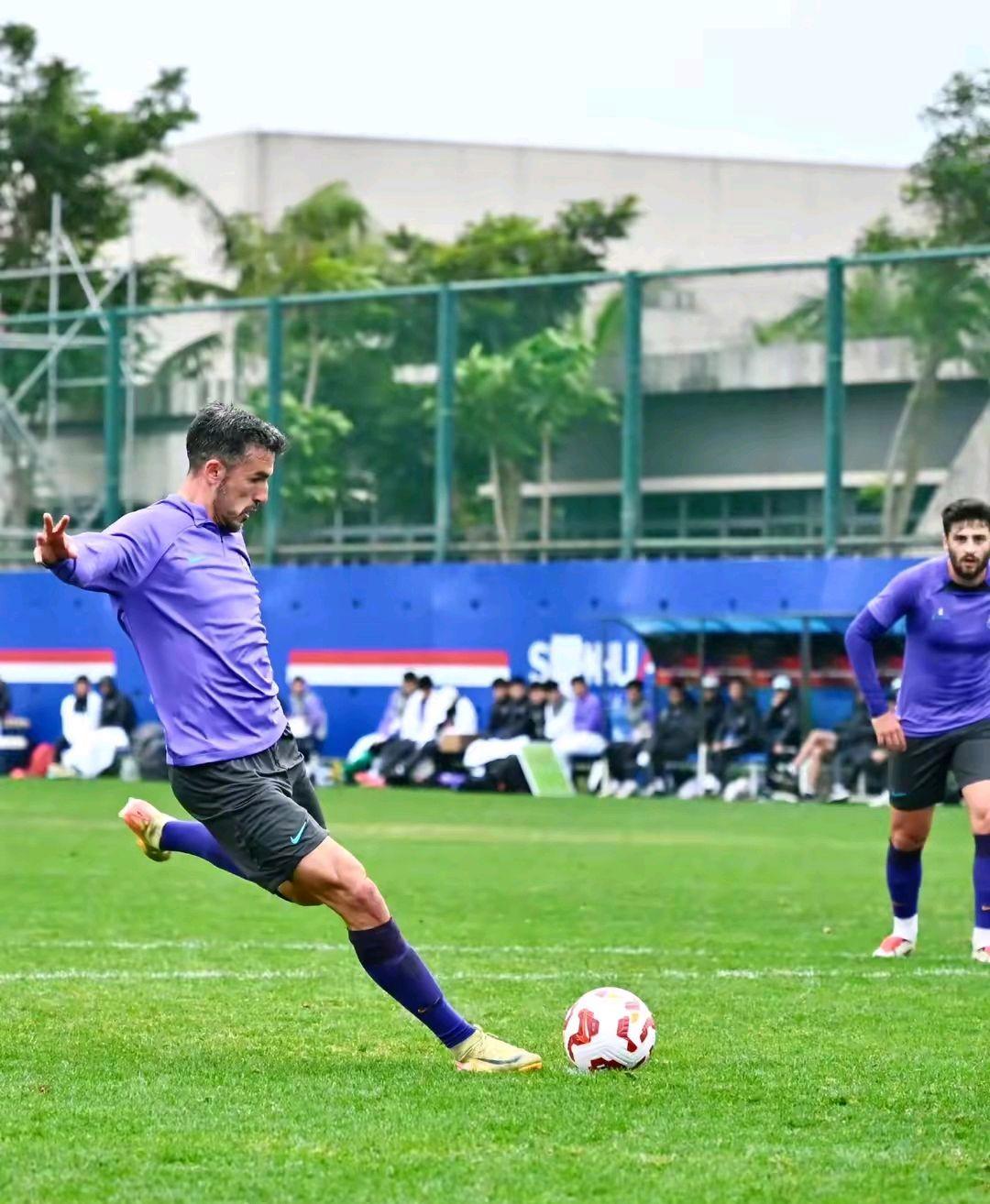 爱游戏体育链接-包含甘冈欲在客场夺取胜利，全队备战的词条