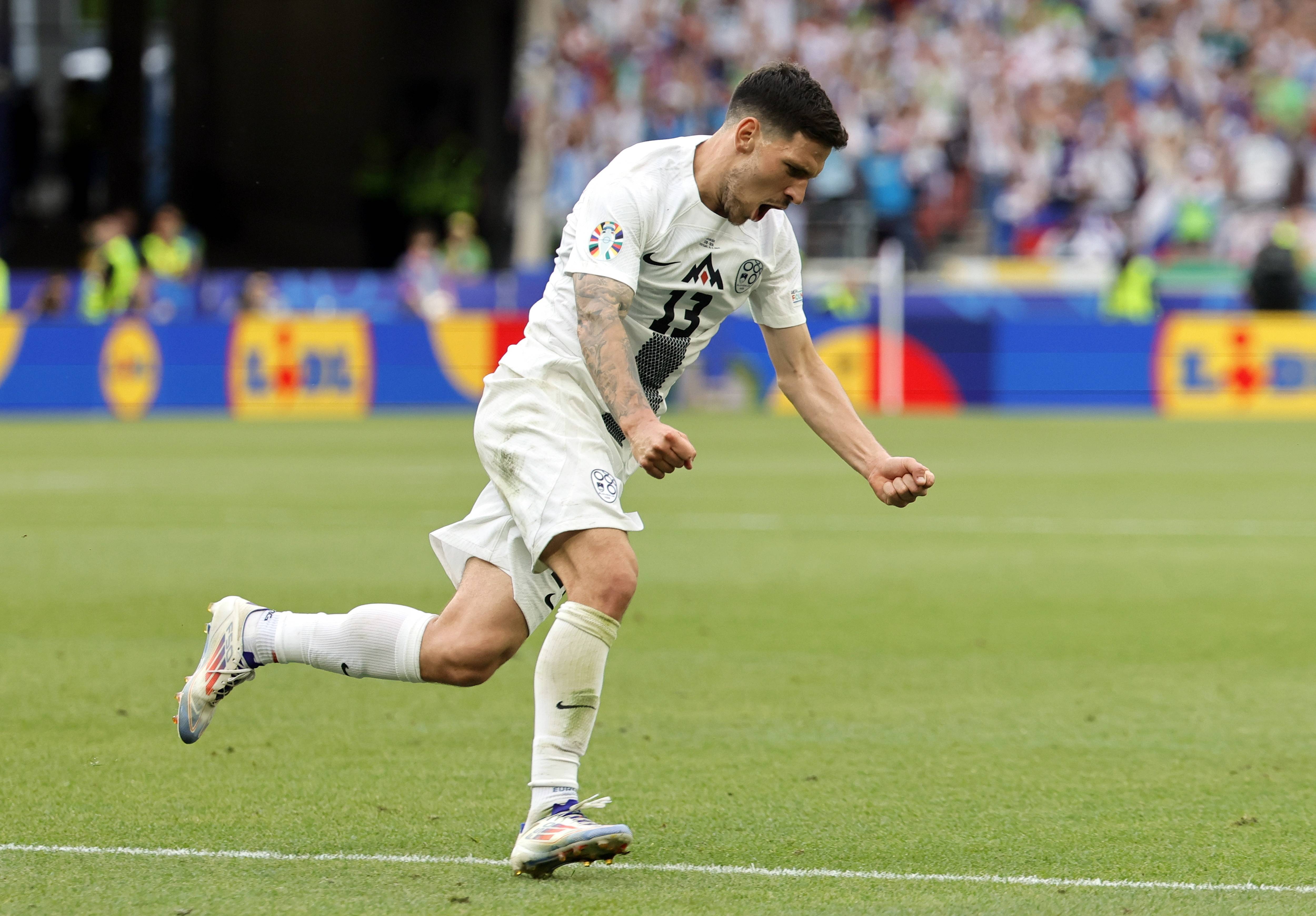 俄罗斯国家队在欧锦赛资格赛中摘取三分的简单介绍