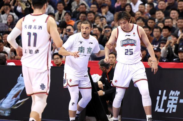 爱游戏体育链接-澳门男篮主场战胜对手，晋级下一轮