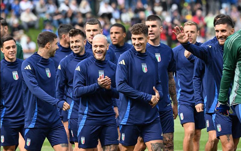 爱游戏在线-罗马尼亚队在欧预赛中奋勇争先，取得胜利