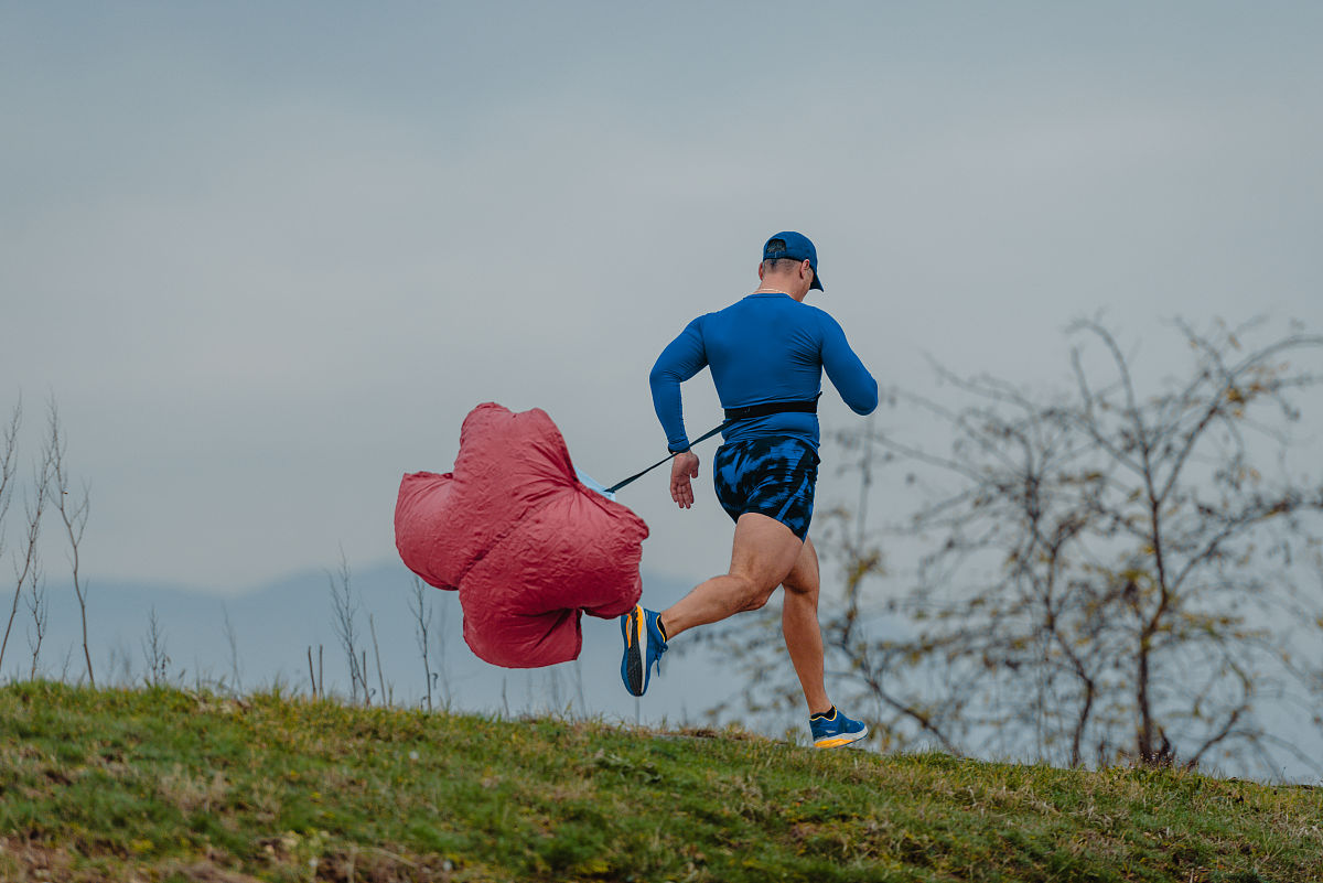 运动员实现心理突破,冲过终点线 运动员实现心理突破,冲过终点线