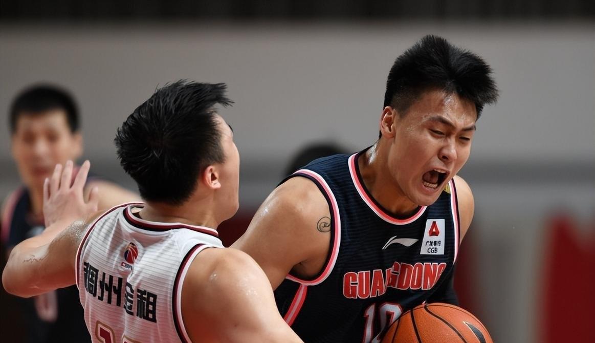 战术调整奏效,球队成功击败对手的简单介绍 战术调整奏效,球队成功击败对手的简单介绍