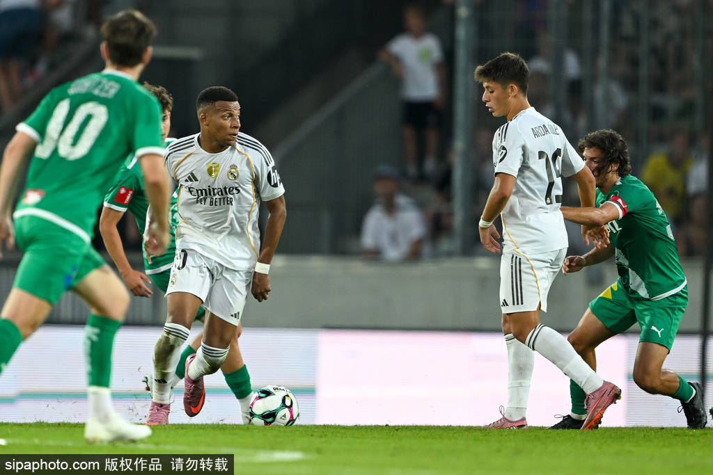 皇家马德里后卫回归赛场,球队士气大增的简单介绍 皇家马德里后卫回归赛场,球队士气大增的简单介绍