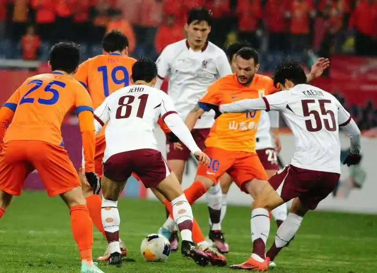 包含球迷狂热加油声不断,球队士气高涨的词条 包含球迷狂热加油声不断,球队士气高涨的词条