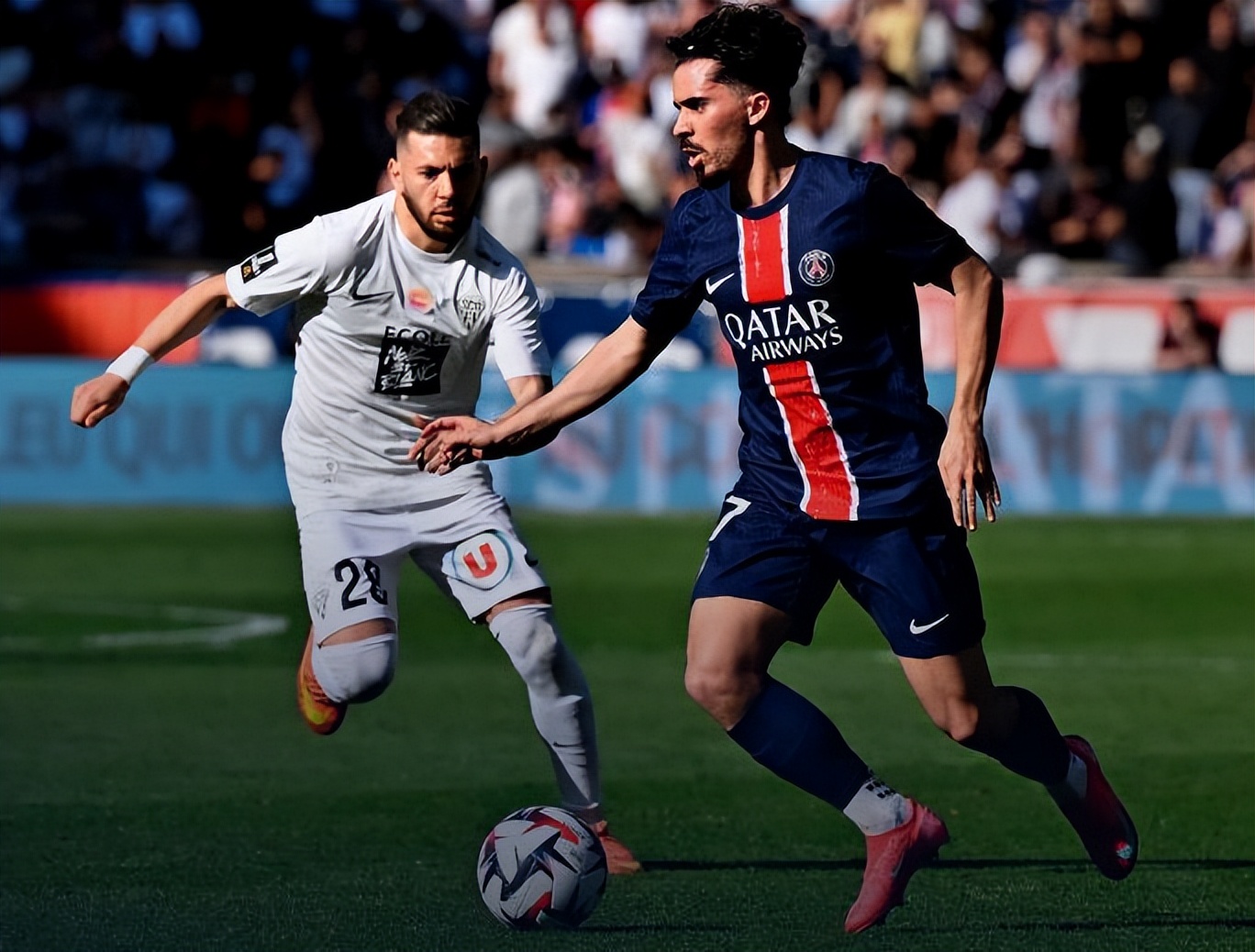 爱游戏官网-包含出色表现！巴黎球星绝杀，狭胜对手的词条