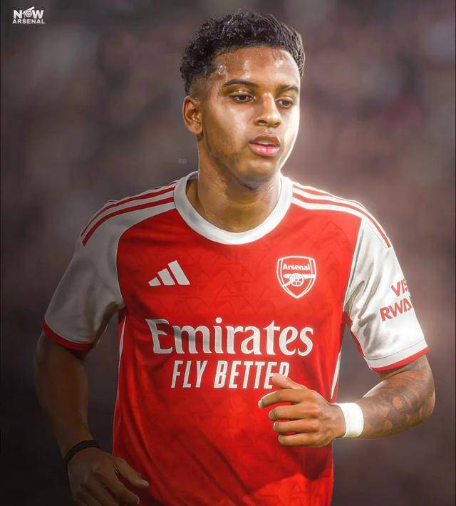 包含阿尔希拉尔新星爆发，挑战利物浦防线坚固的词条