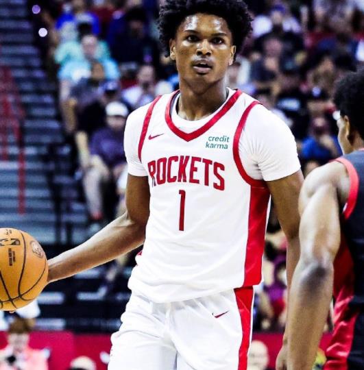 阿尔及利亚前锋连入两球,领先对手的简单介绍 阿尔及利亚前锋连入两球,领先对手的简单介绍