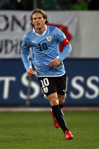 乌拉圭锋线悍将进球两次，助球队击败强敌