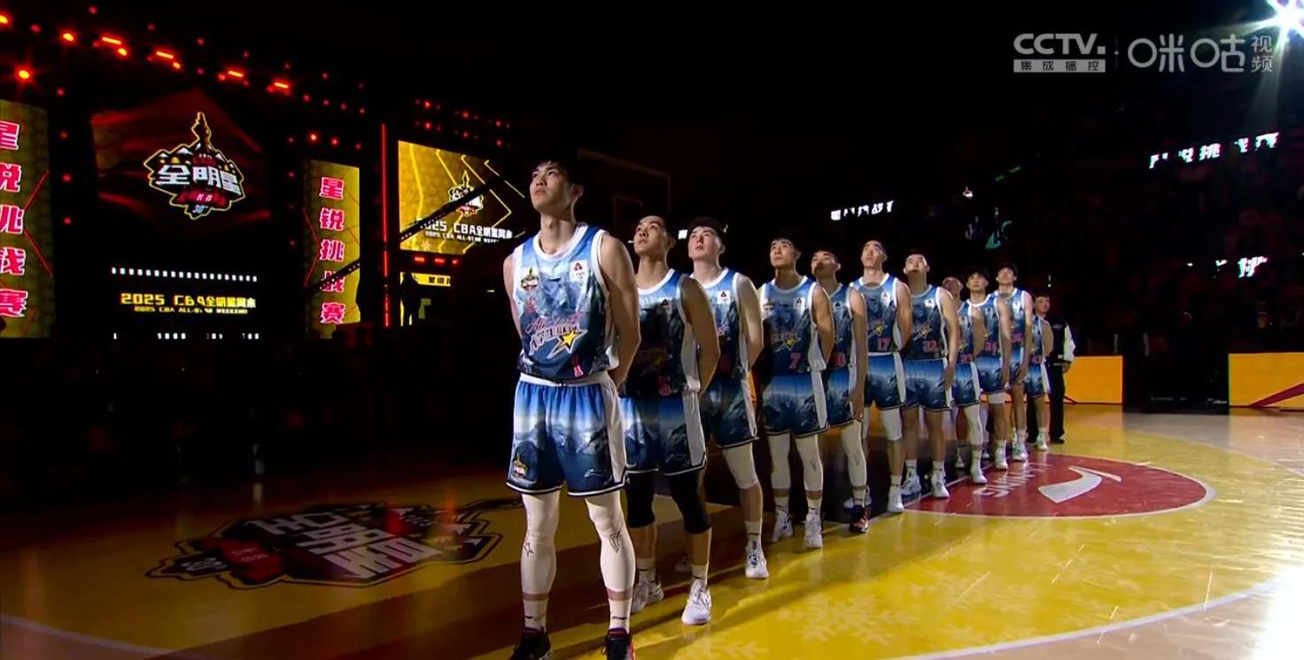 紧张角逐展开，球员们全力拼搏