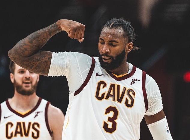 骑士中锋康复训练已进入赛季备战状态