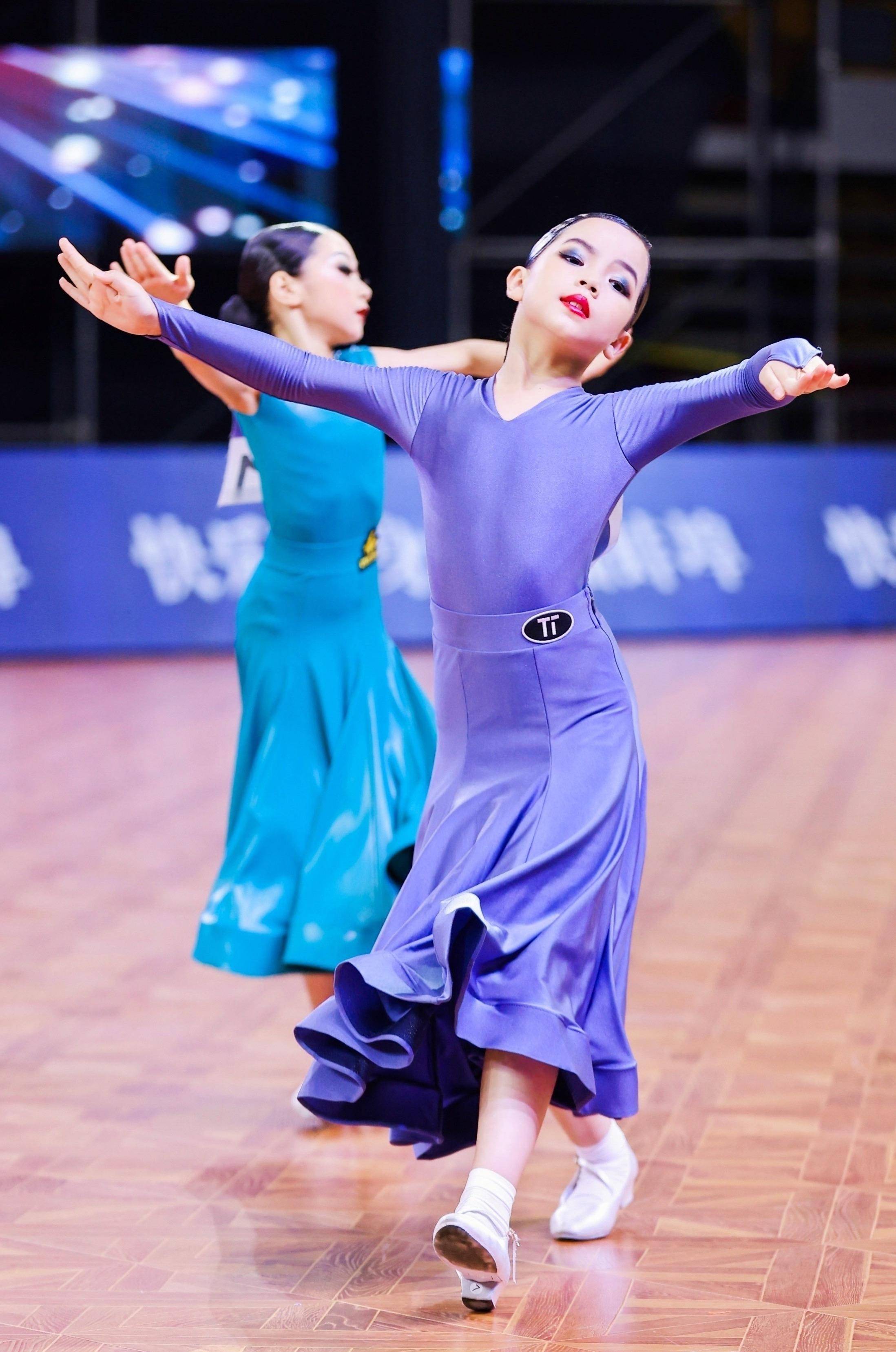 爱游戏官网网页版入口-关于竞技风采！球员技艺精湛，场上表现华丽的信息